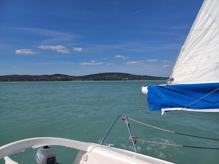 Zeilen op het Balaton